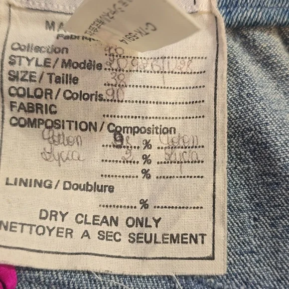 Chanel Boutique Denim Mini Skirt Size 38 Excellents Conditions.